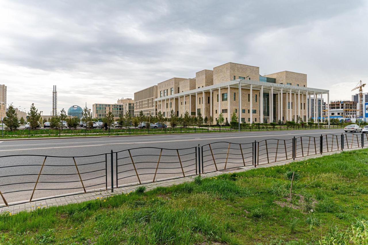 Шикарная Квартира На Против Сада Astana Eksteriør billede